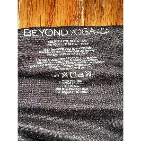 Beyond Yoga NWT Hidden Pocket Infinity Scarf Black One Size Stretchy Comfort - Picture 6 of 8